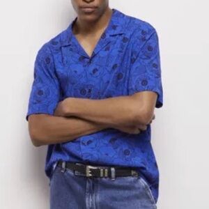 The Kooples NWT Graphic Poppies printed
Men's Shirt Size Large 💯 viscose $190